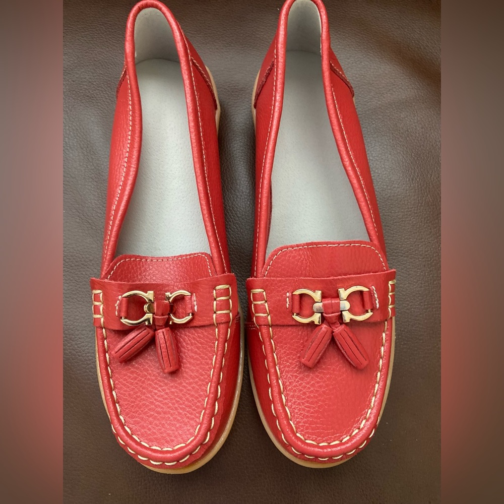 Slip on tasseled loafers. New!